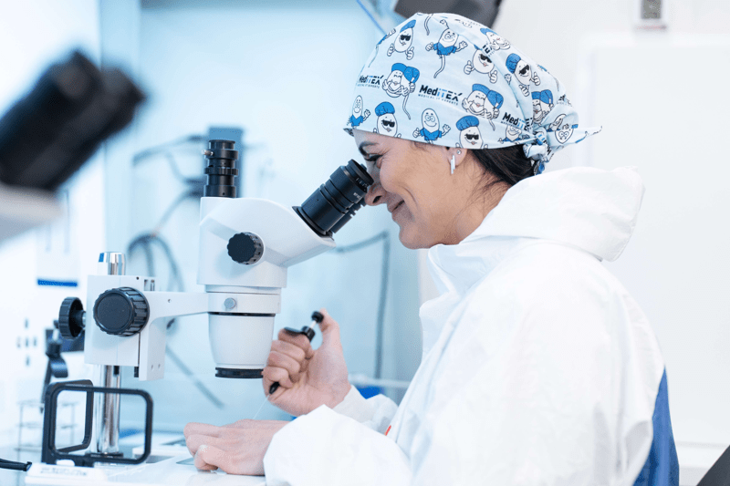 Embryologist image