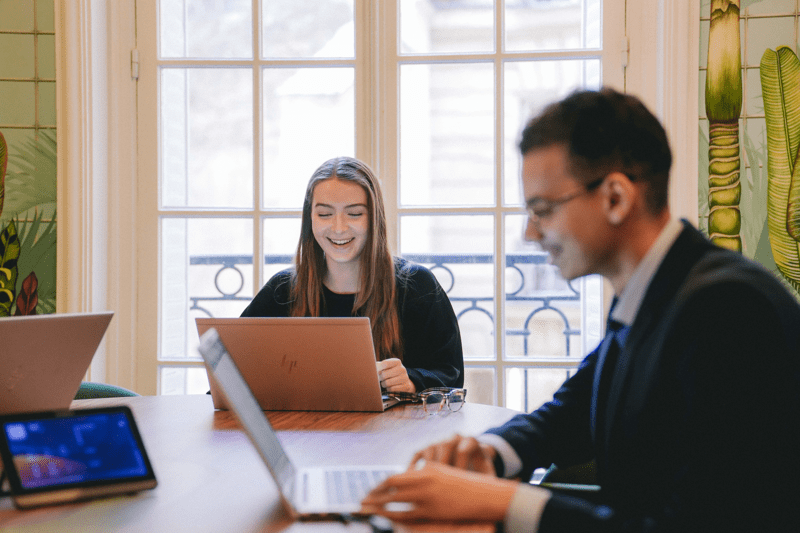 Assistant Juridique en Droit des Sociétés F/H image