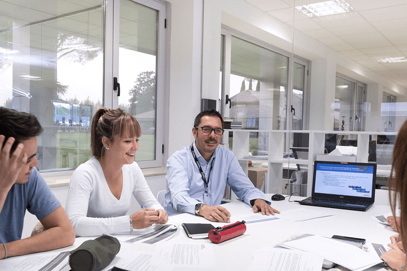Técnico de Entrevistas image