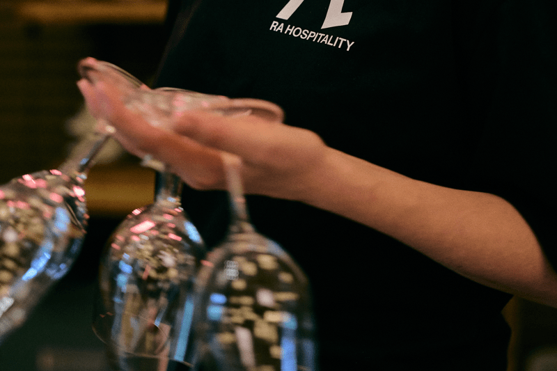 Serveringspersonal sökes för extra jobb! image