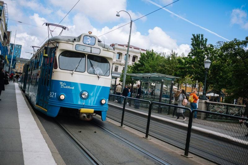 Kundservicemedarbetare till kund i Göteborg image