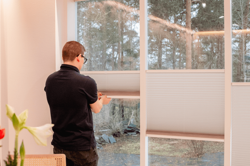 Myyntiyrittäjiä, Visor image
