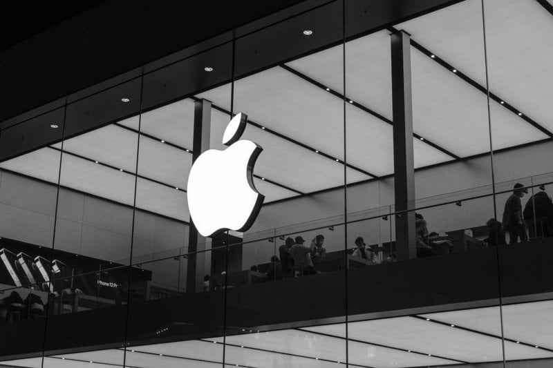 Apple-tekniker till kund inom försvars- och flygindustrin image