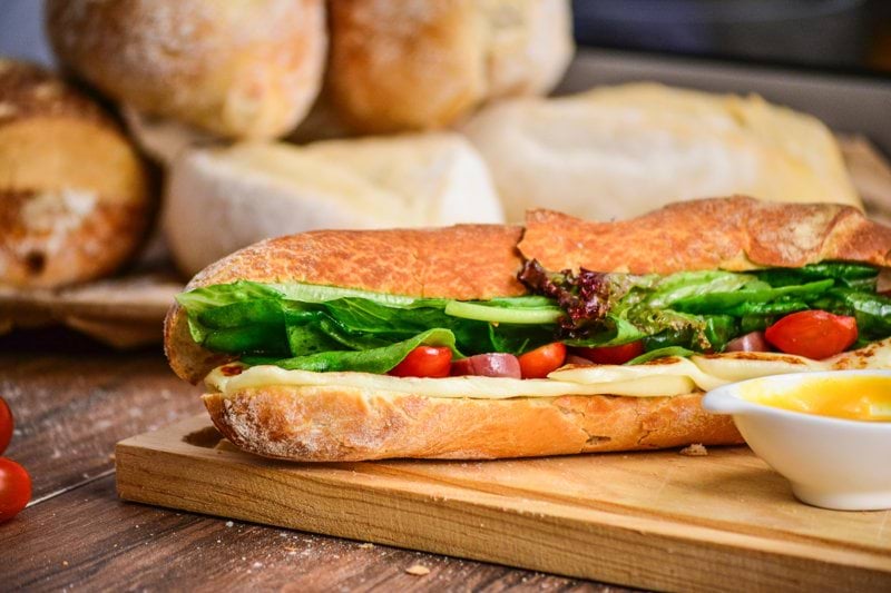 Tillverkning och produktion av goda baguetter, mackor och wraps. image
