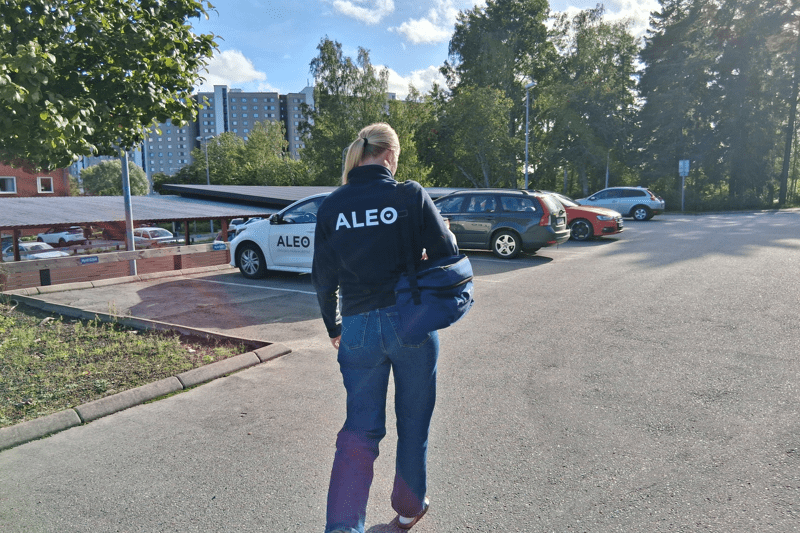 Omsorgspersonal till kvällen i hemtjänsten - Åkersberga image
