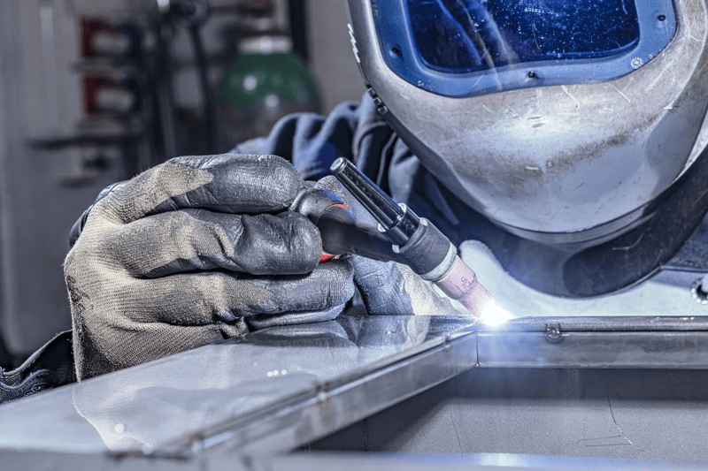 Saldatore a Tig image