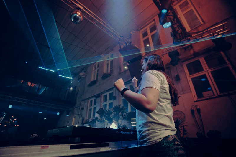 Bartender/Runner image