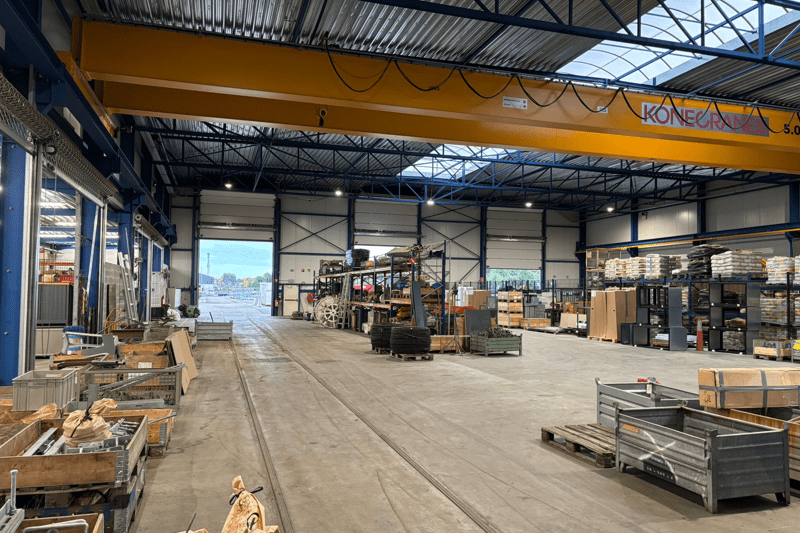 Magazijnier met technische achtergrond image