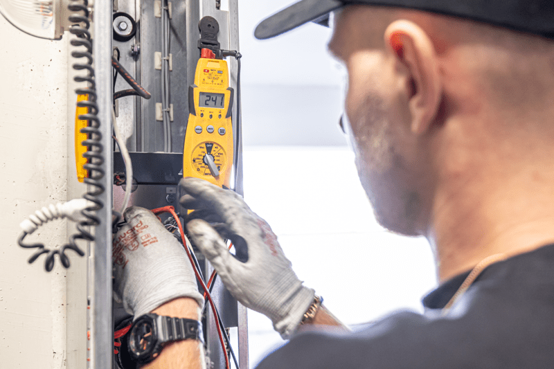 Technicien de Maintenance Ascenseurs & Portes de Garage (H/F) image