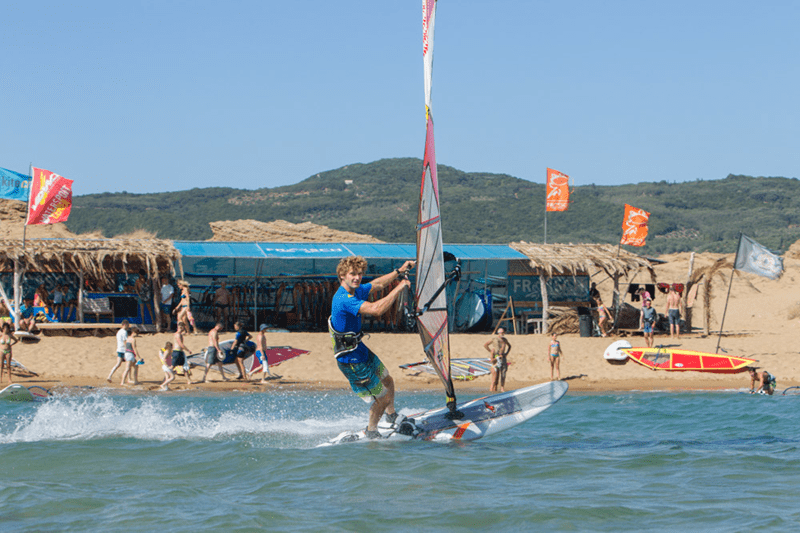 Windsurflehrer (m/w/d) am Mittelmeer bei Frosch Sportreisen image