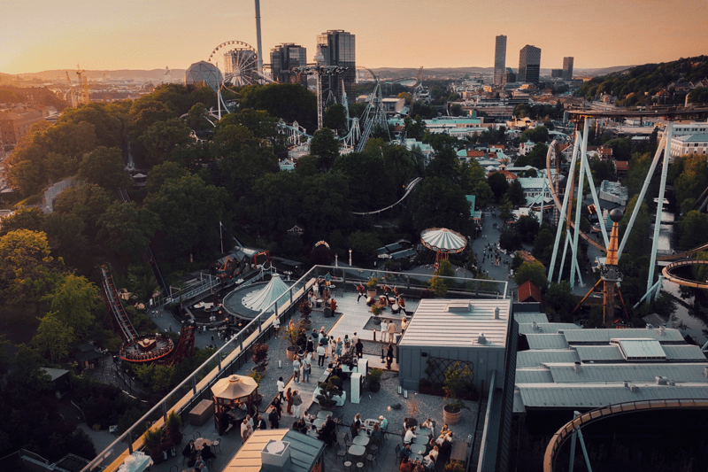 Serviser och hovmästare till Mei Rose Rooftop Bar & Bistro image