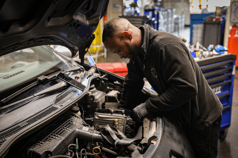 Technicien Diagnostic Véhicules Utilitaires & Légers H/F image