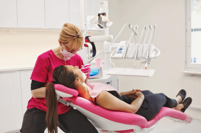 Polsk-, ukrainsk- eller rysktalande tandhygienist erbjuds hög lön hos AMA Dental i Stockholm image