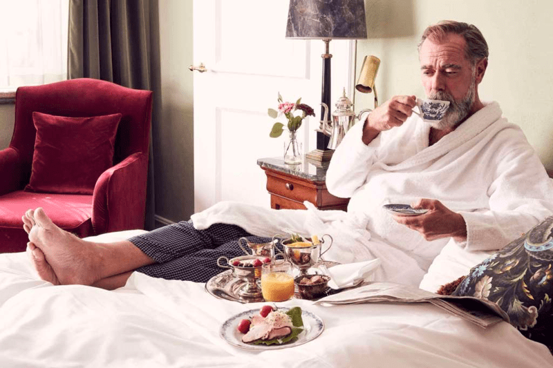 Frukostvärd till Hotell Jacy´z image