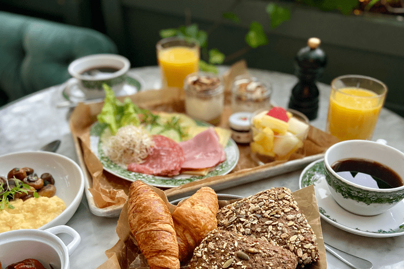 Frukostvärdinna till Falkenberg Strandbad image