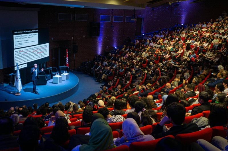 Conferencista de Alto Reconocimiento y Liderazgo Empresarial image