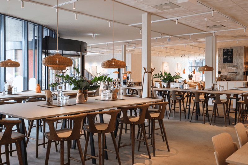 Serviceinriktad stjärna sökes! Deltidstjänst (50%) inom servering och reception image