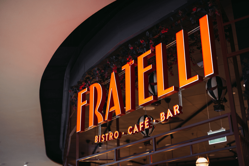 Serveringspersonal till Fratelli Mall of Scandinavia image