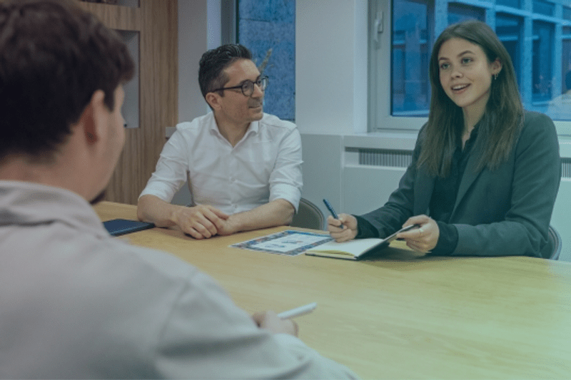 (Junior) Business Consultant image