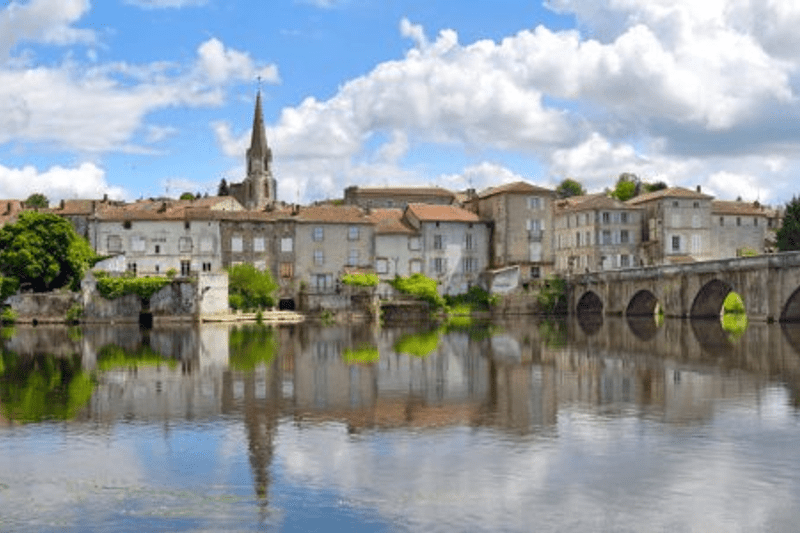 Pharmacien Adjoint H/F – La Rochefoucauld-en-Angoumois image