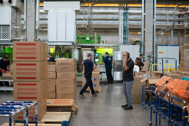 Lagerarbetare med truckkort - kyllager - extra image