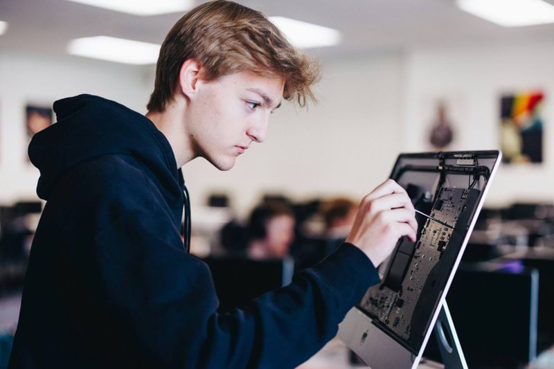 Profesores Acreditados (ANECA) en Innovación y Transformación Digital en Educación | Curso 25-26 image