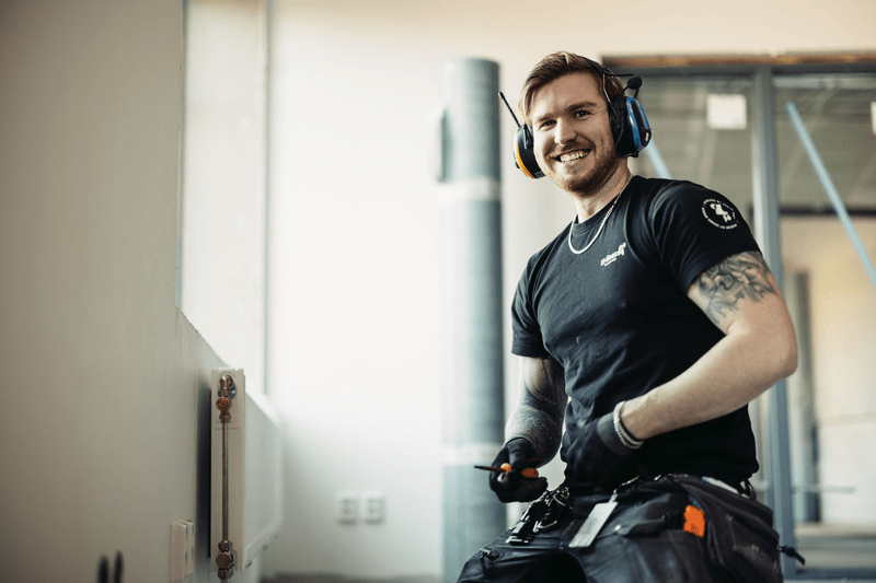 Vi söker Elektriker till El och Montage Syd AB image