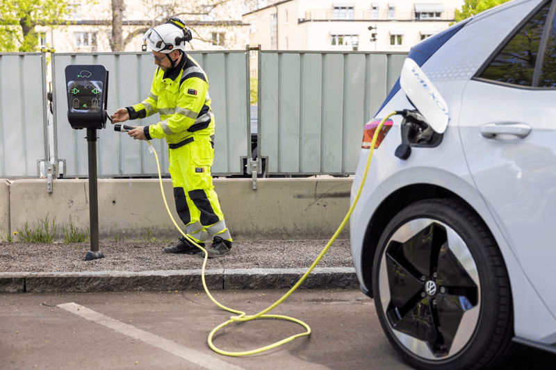 Exjobb:  Elektrifiering av Miljözon i Stockholm – Hållbar Laddinfrastruktur för en Grönare Stad image