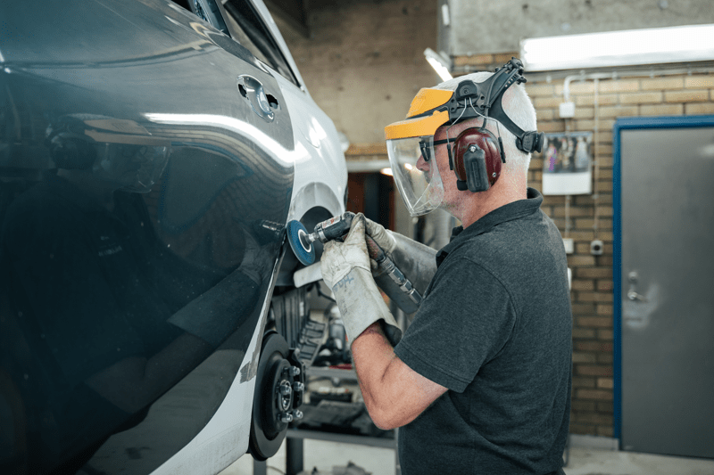 Bilskadereparatör image