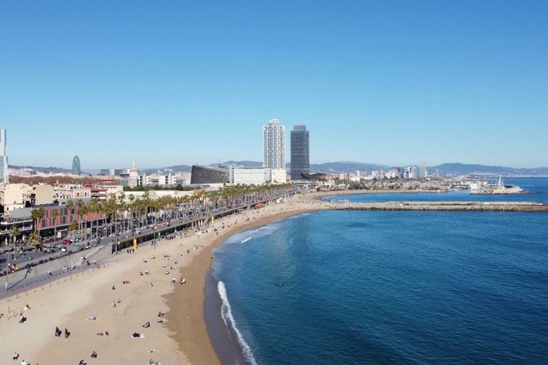 Dutch Customer Service Representative in Barcelona image