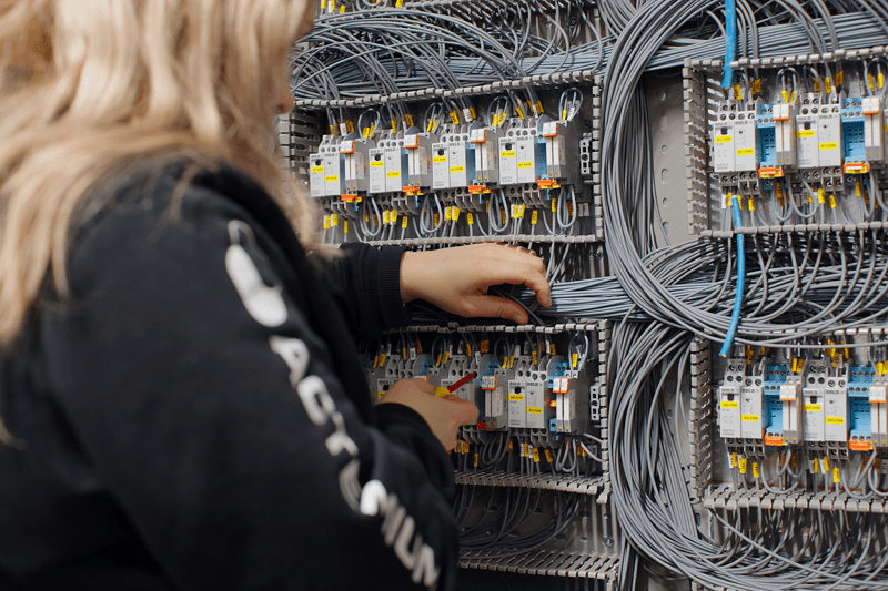 Skåpsmontör till Actemium Electro image