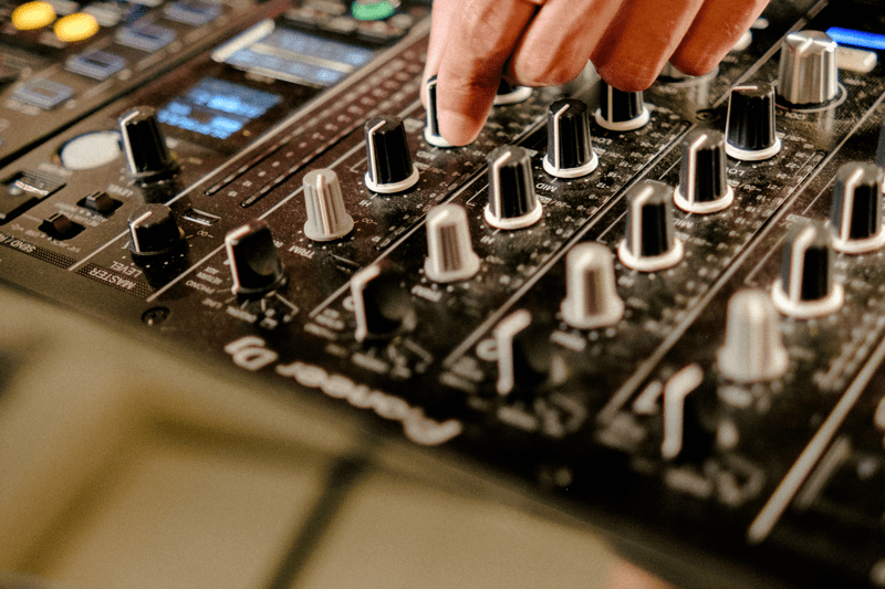 A&R Lead image