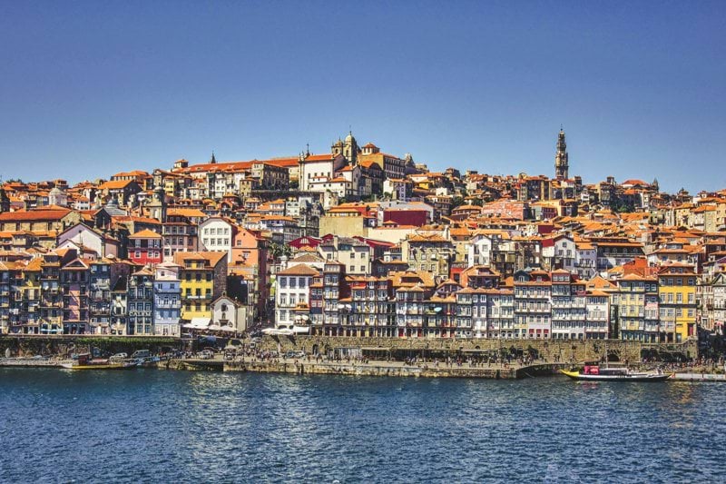 French Customer Support Specialist in Lisbon image