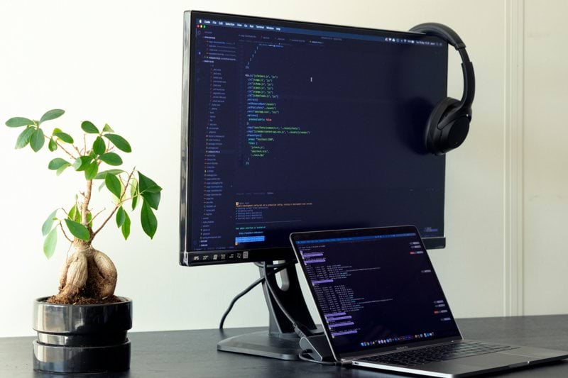 Data Center Linux Expert image
