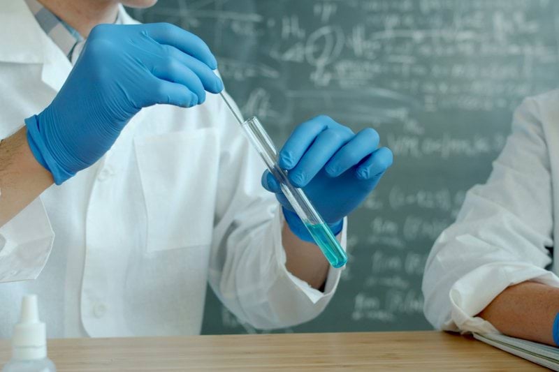 Commercial(e) Chimie Nouvelle Aquitaine image