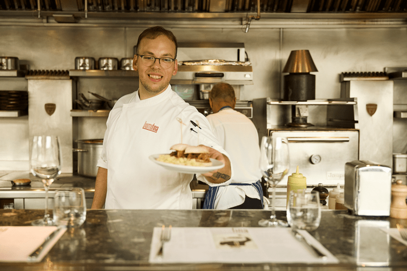 Commis Chef image