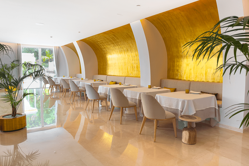 Camarero/a |Waiter/waitress image