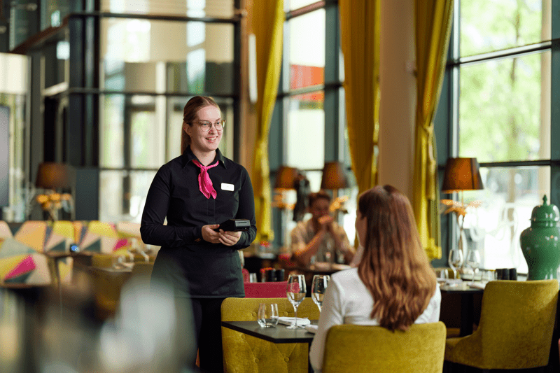 Thon Hotel Slottsparken søker Servitør på kveldstid. image