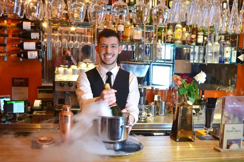 Cocktail Bartender image