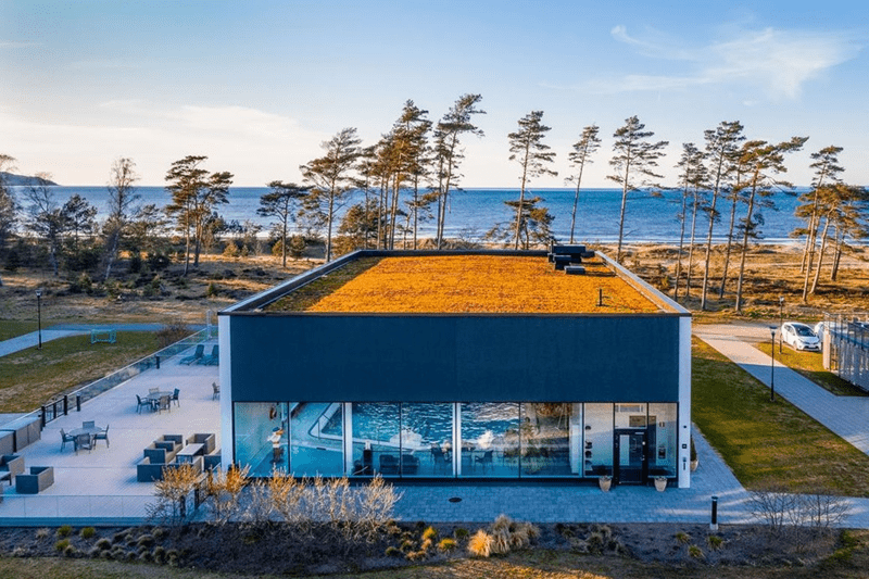 Receptionist natt image