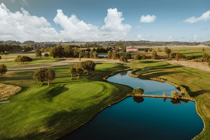 Jobba i restaurangen på BJÄRE GOLFKLUBB image