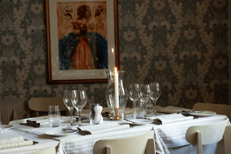 Ulla Winbladh - Servis till årets Julbord image