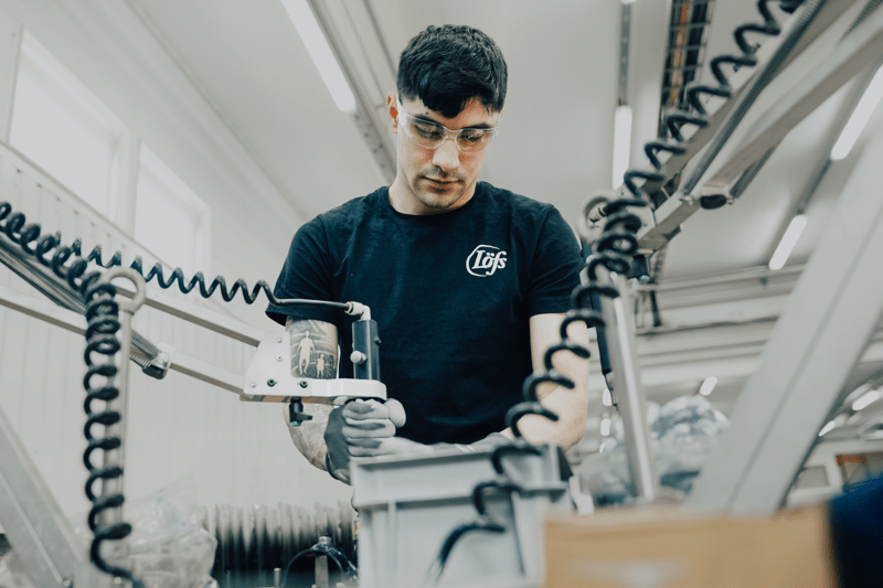 Tuotantotyöntekijä teollisuuteen image