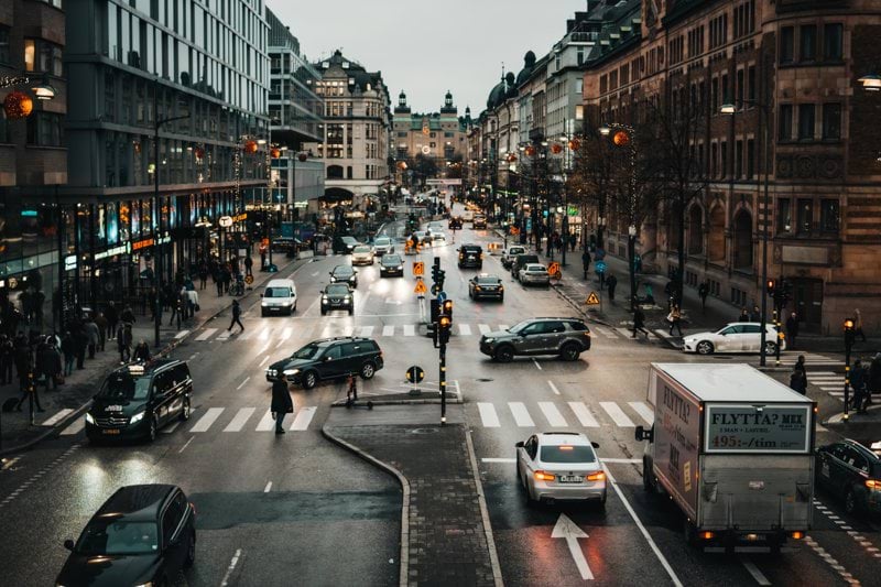 Resande säljare med stort tekniskt intresse image