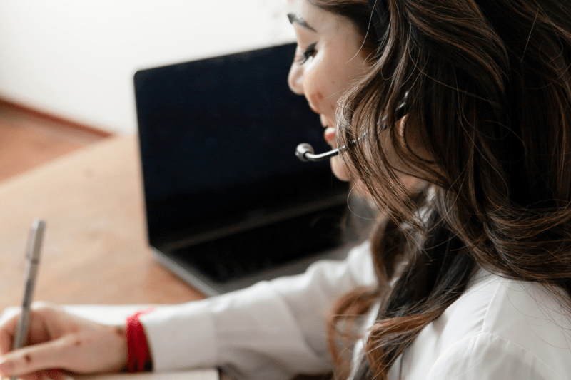 Helpdeskmedarbetare till kund i Mariestad image