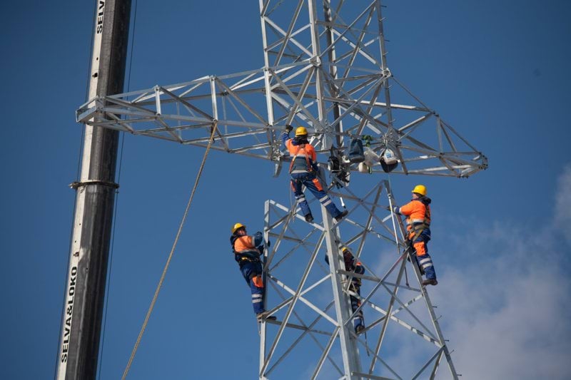 Augstkāpējs  augstsprieguma gaisvadu elektropārvades līniju izbūves darbiem (Zviedrijā un Vācijā) image