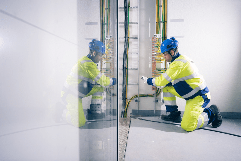 Sähköasentaja teollisuuteen, Caverion Suomi Oy image