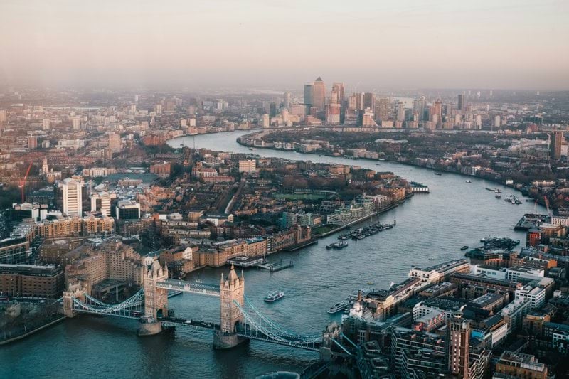 Dutch Client Service Associate in London, United Kingdom image