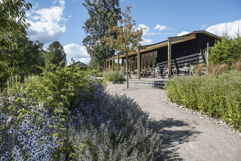 Trädgårdsmästare med arbetsledande funktion image