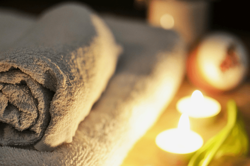 ESTETISTA MASSAGGIATRICE image